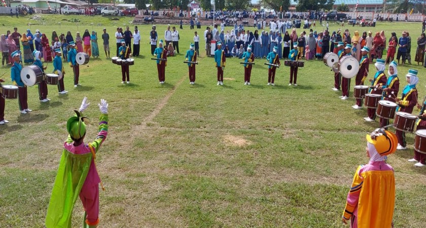 Drumband Gita Pesona Mosa'ut  SMP 1 Luwuk Timur Tampil Memukau  di HUT RI Kecamatan Luwuk Timur