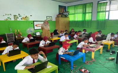 PROGRAMKAN  DIGITALISASI SEKOLAH, SD NEGERI 3 LUWUK LUNCURKAN WEB SEKOLAH, E-LEARNING DAN APLIKASI UJIAN BERBASIS KOMPUTER